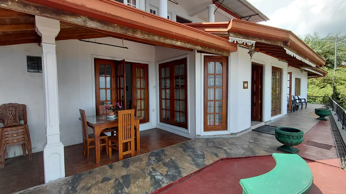 Veranda and entrance at The Mist.